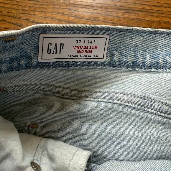 GAP Vintage Slim Mid Rise 32 14R Light Wash Distressed Classic Casual Edgy - Picture 4 of 7